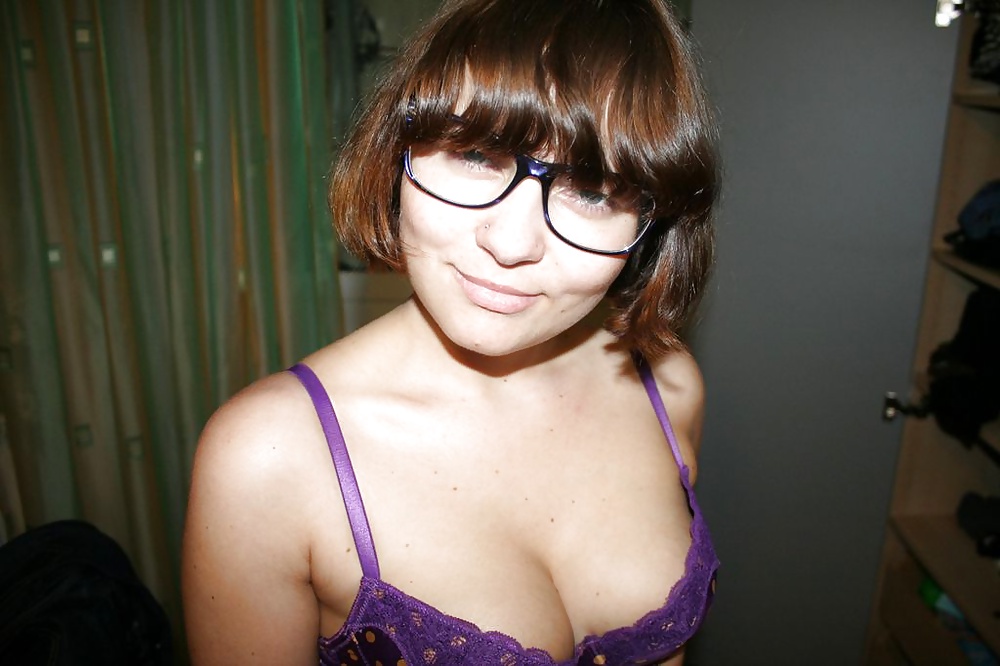 Young brunette Lidiya porn pictures