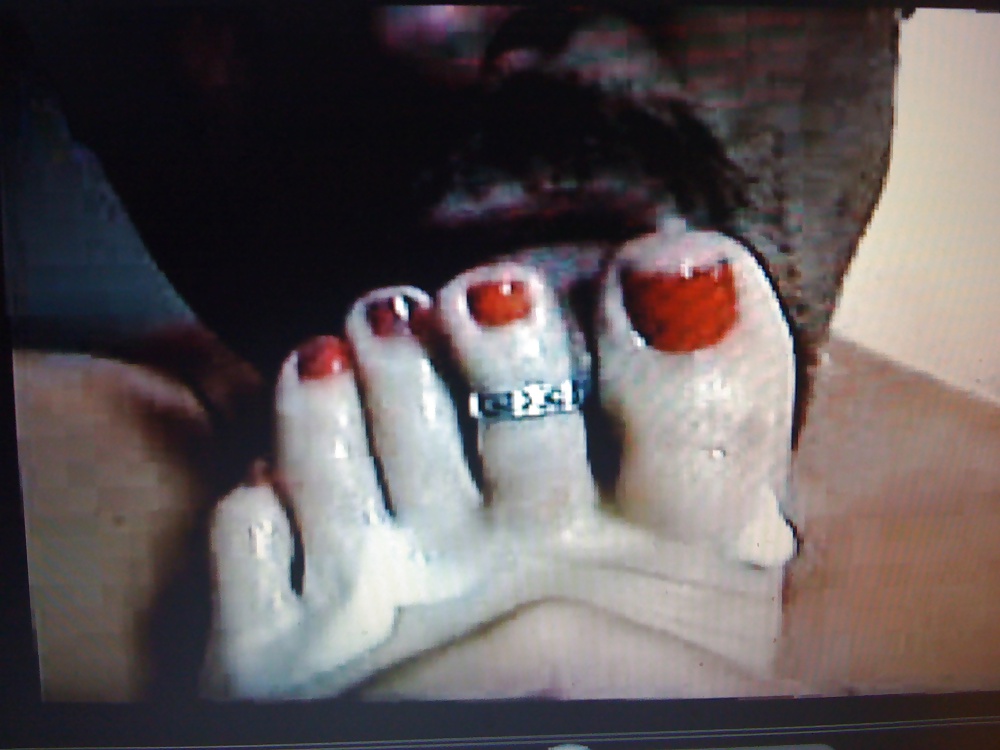 suckn Brittanys beautiful toes porn pictures