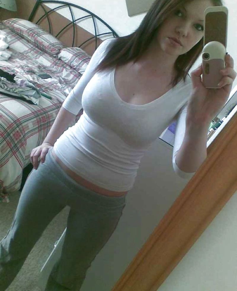 Non Nude Chicks porn pictures