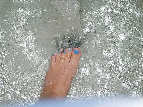 Feet with blue toes porn pictures
