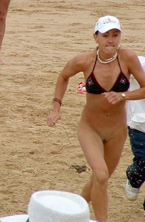 Nude bottomless beach babes - Sex photo
