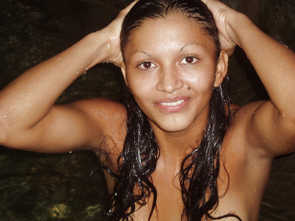 Ebony Vacation Slut porn pictures