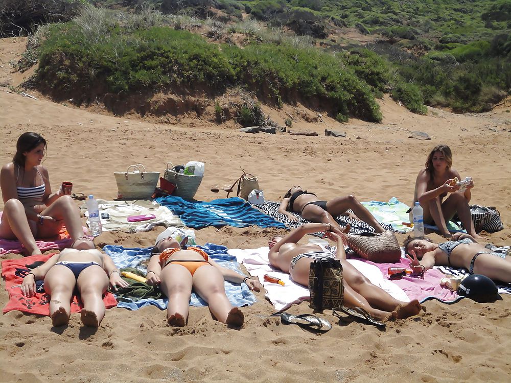Teens on Menorca porn pictures