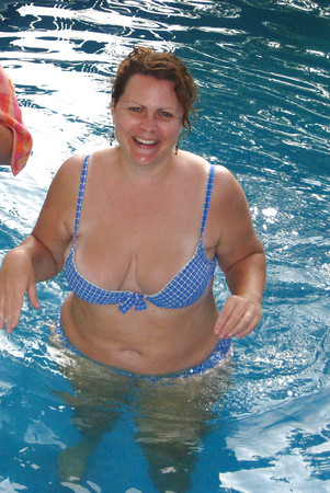 Horny slut wife loses bikini in the pool