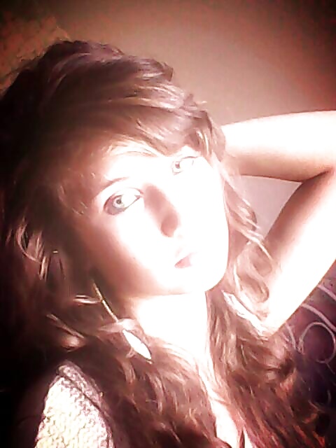 Mention Speciale: Depucelee par tous les trous porn pictures