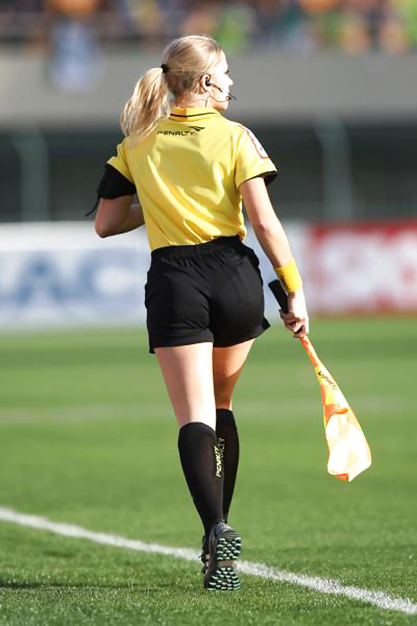 Hot Referee Assistant - Bandeirinha Gostosa porn pictures