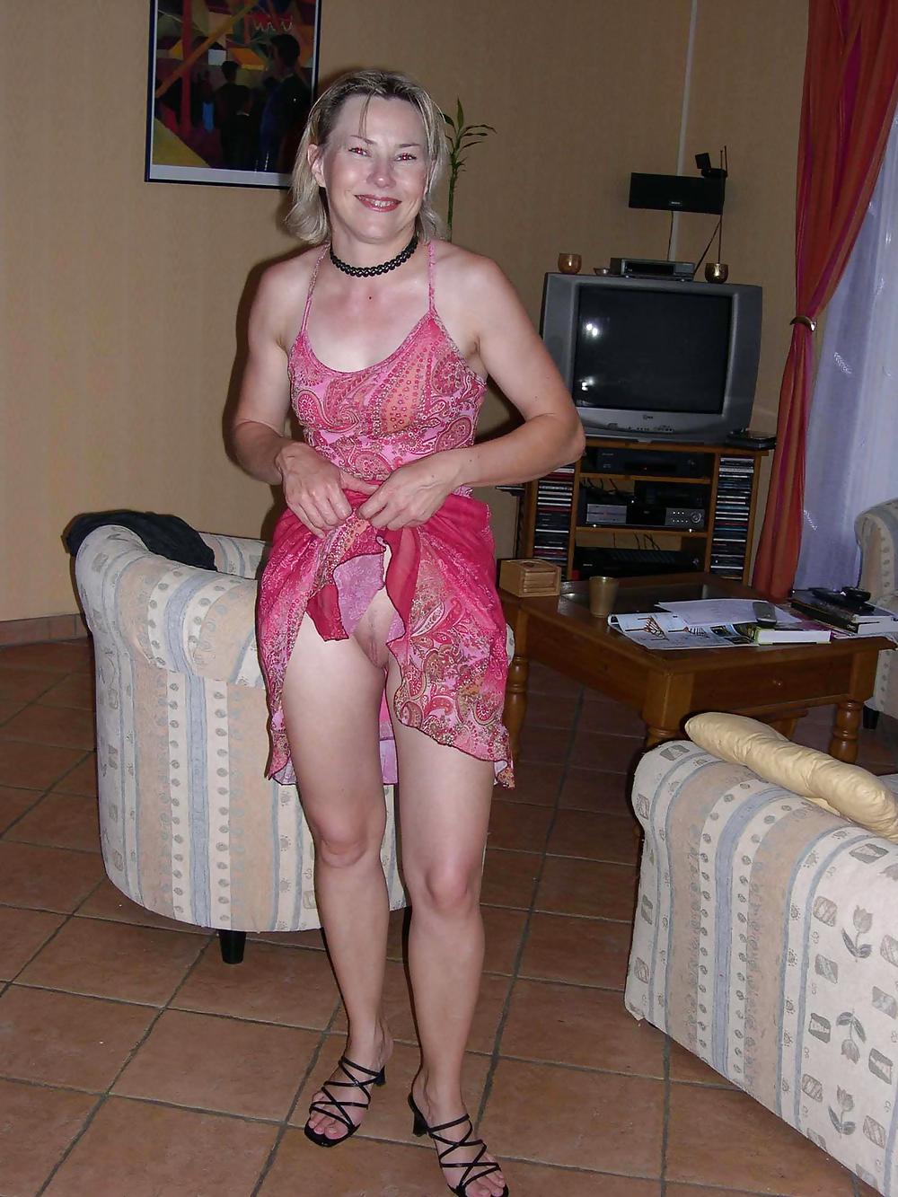 NEVER PANTIES UNDER THE SKIRT 42 porn pictures