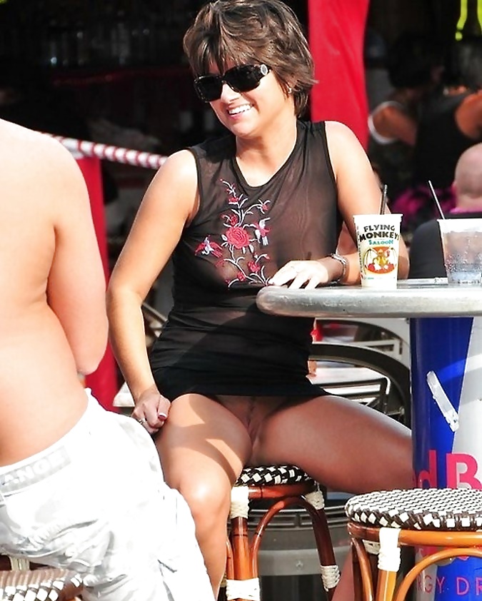 Flashing Babes porn pictures