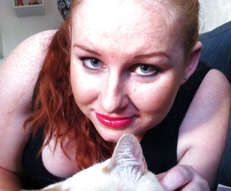 Busty Readhead Teenie porn pictures