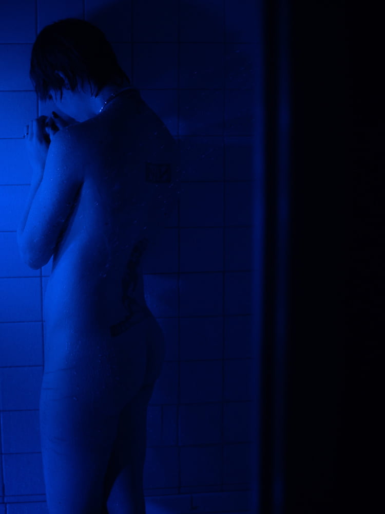 Eliza Lemieux in the shower, August 2018 - 65 Photos 