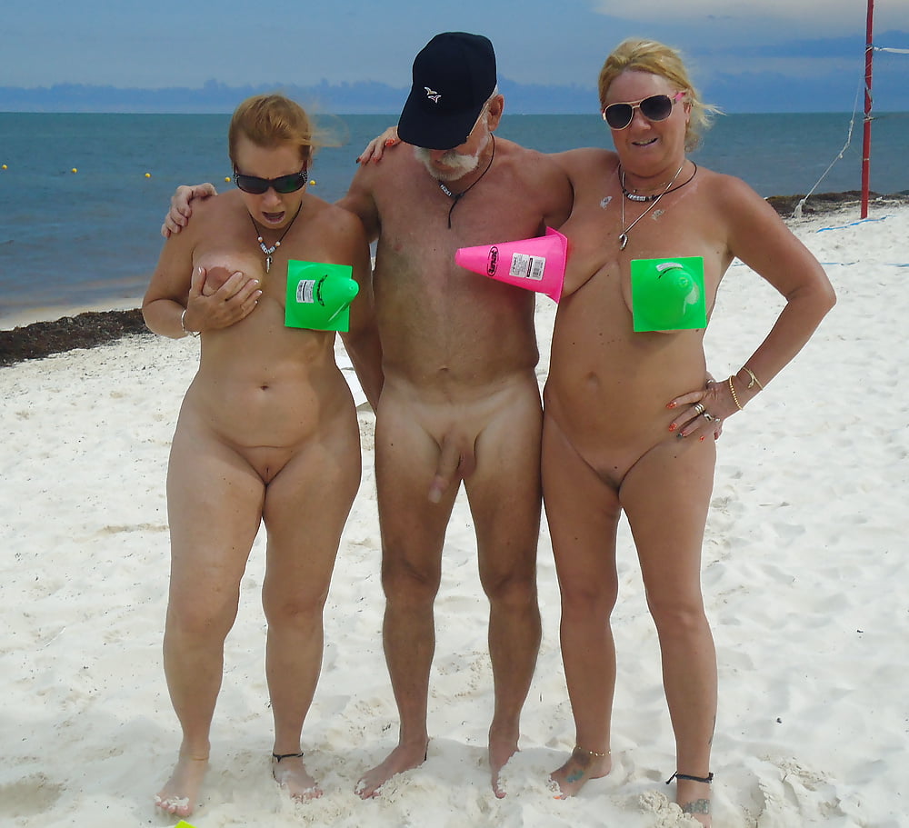 Sluts wearing ankle bracelets 3 porn pictures