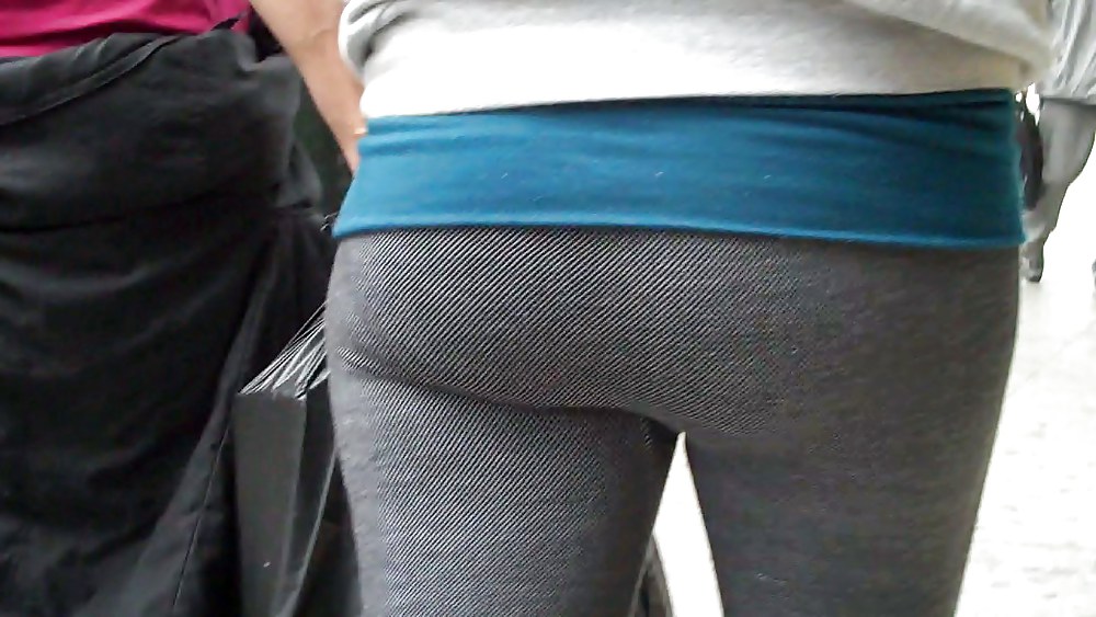 Come see her ass in butt tight jeans porn pictures
