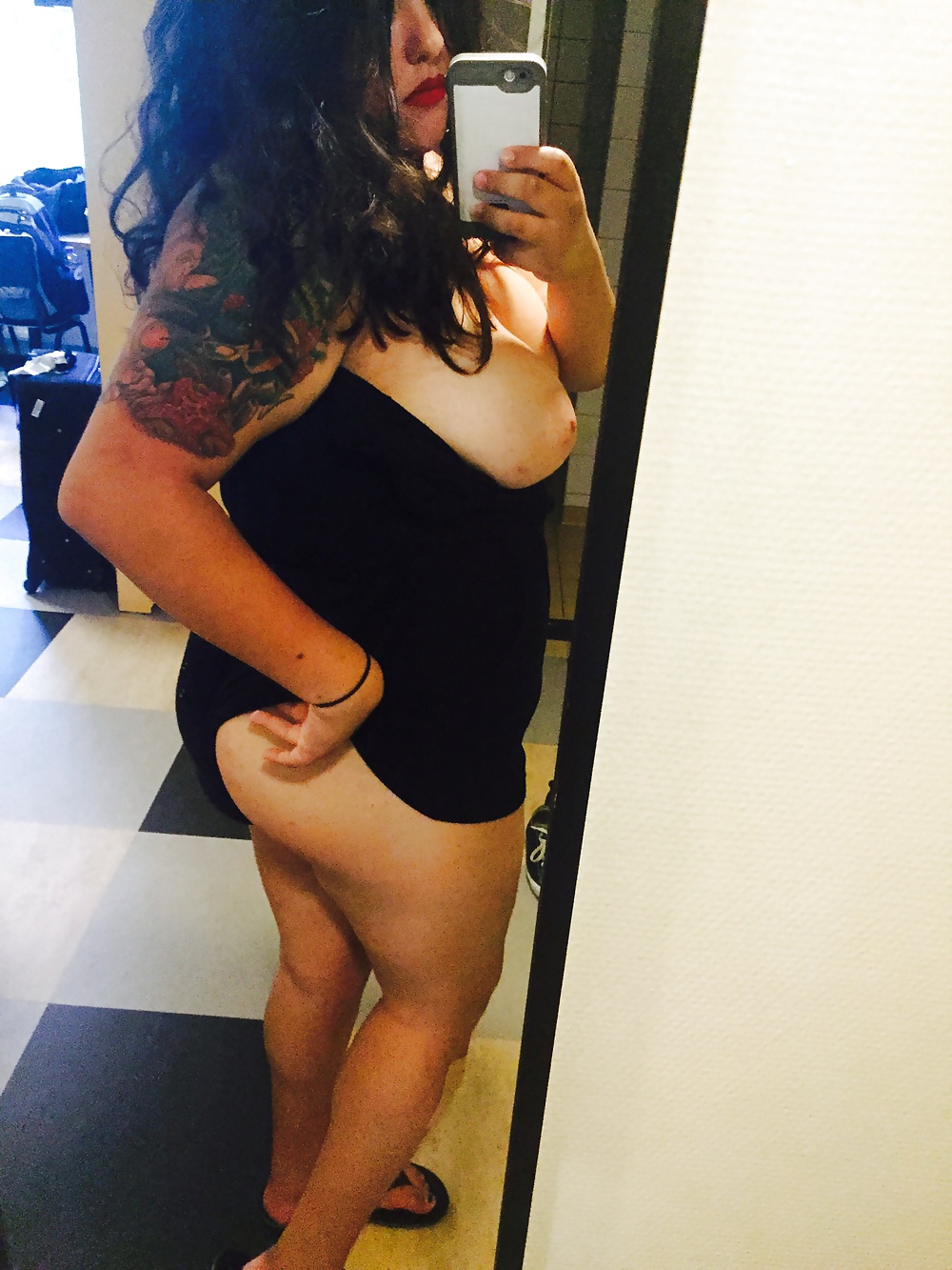 Chubby Tattooed Goddess 01 porn pictures