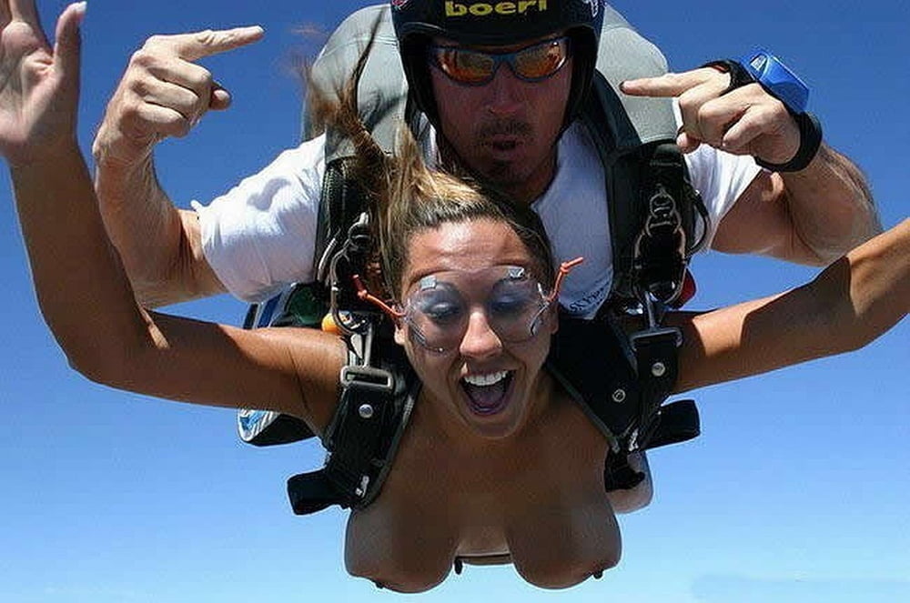 Skydiving nude - 🧡 Голая Баба Прыгает С Парашютом.