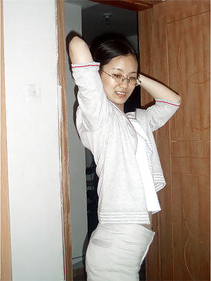 Chinese girl self-shot porn pictures