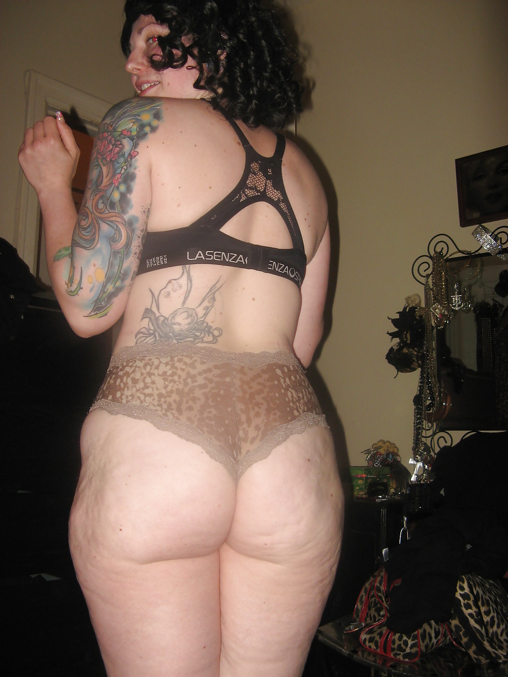 Big White Booty Cheeks porn pictures