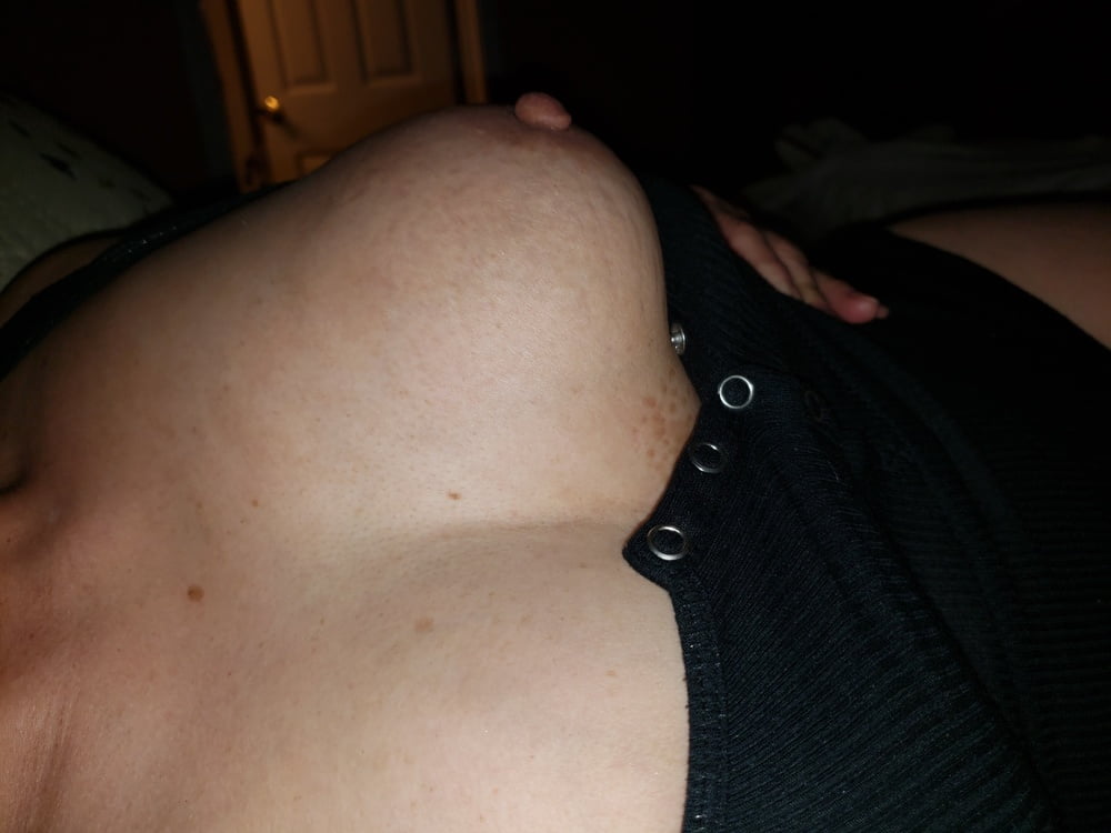 Wife pussy and tits porn pictures