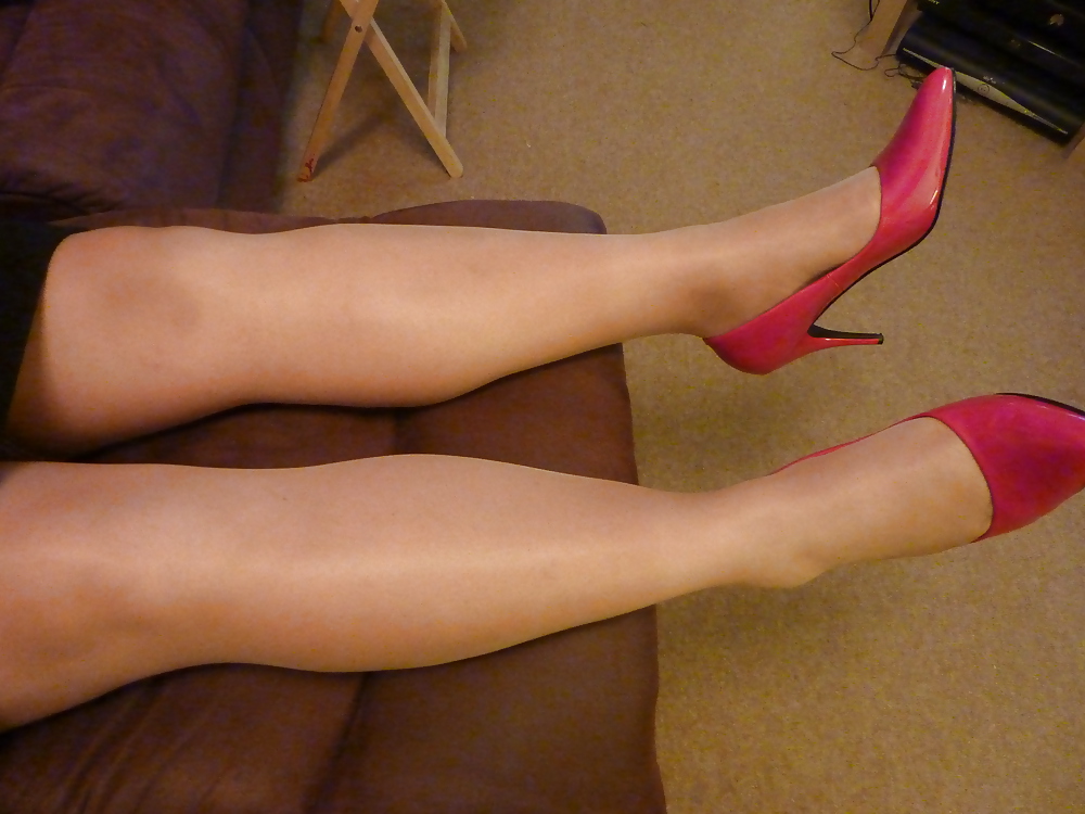 Sexy milf Hubbys shaved sexy legs porn pictures