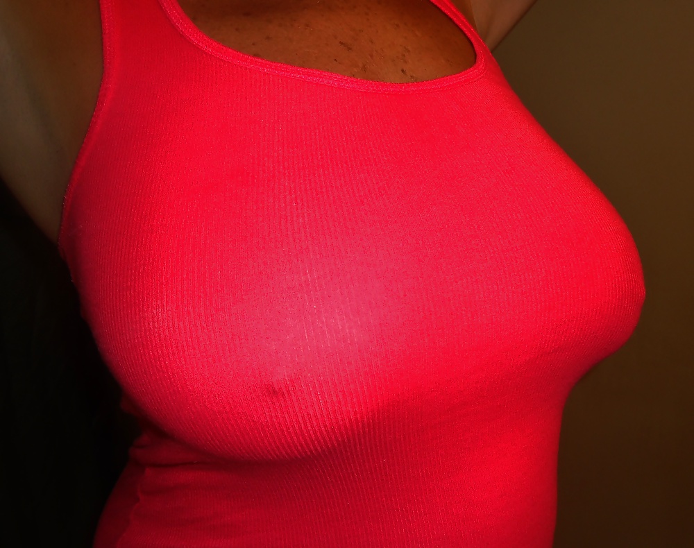 Wifes Tank Top Tits porn pictures