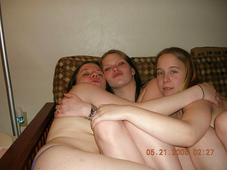 GIRLS TOGETHER: GORGEOUS TEENS porn pictures
