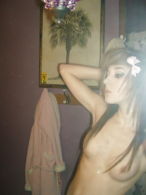 young selfshot emo topless porn pictures