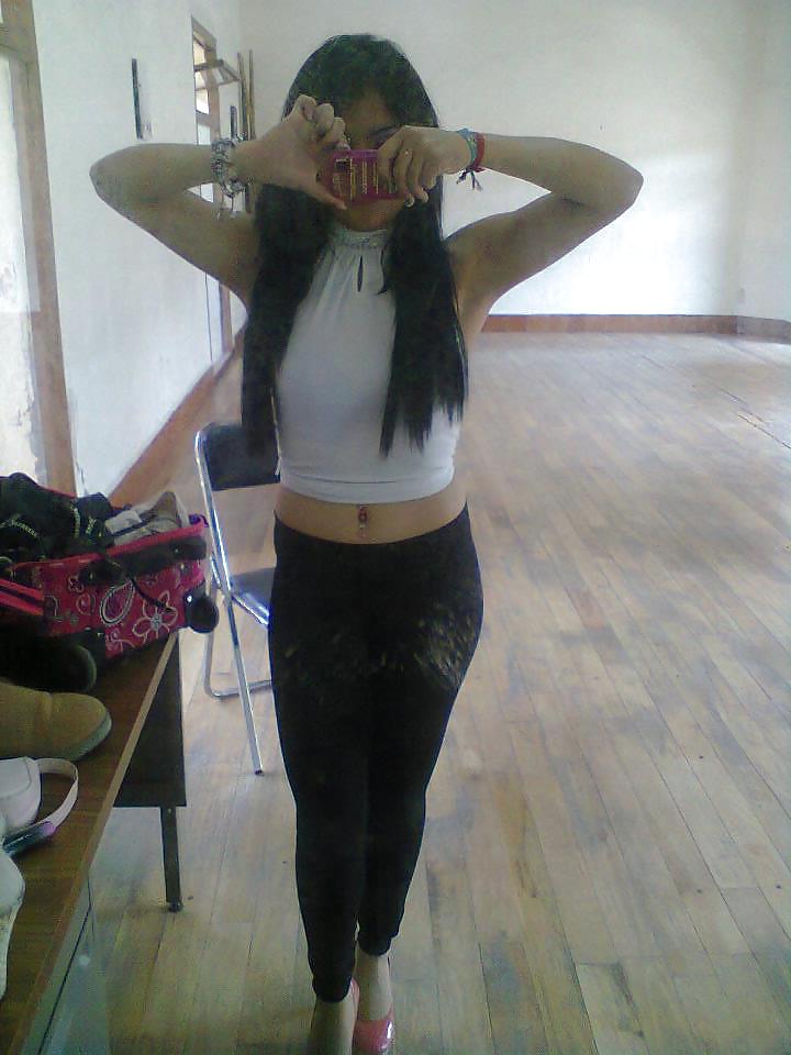 VECINAS ZORRAS II porn pictures