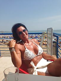 Italian MILF Alessandra&Patrizia fb porn pictures