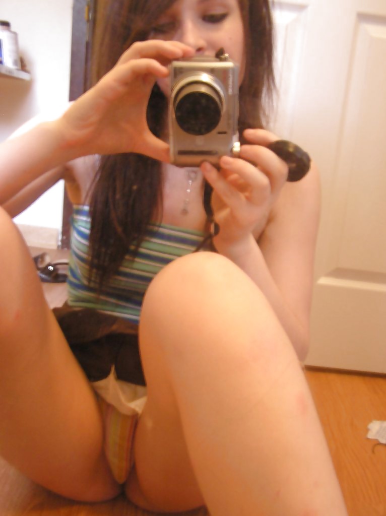 Amateur - cute selfshot girl porn pictures