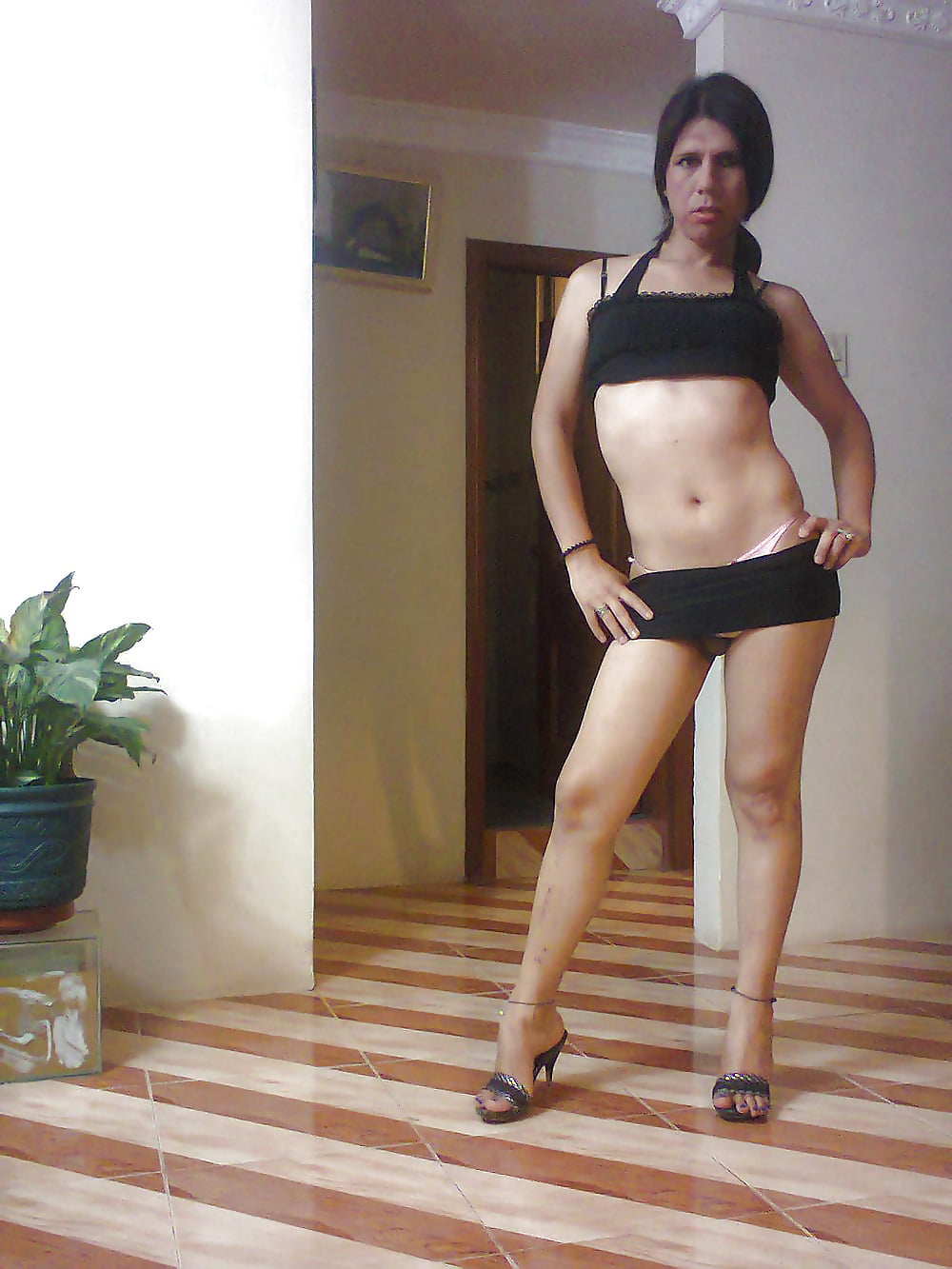 Sluts wearing ankle bracelets 3 porn pictures