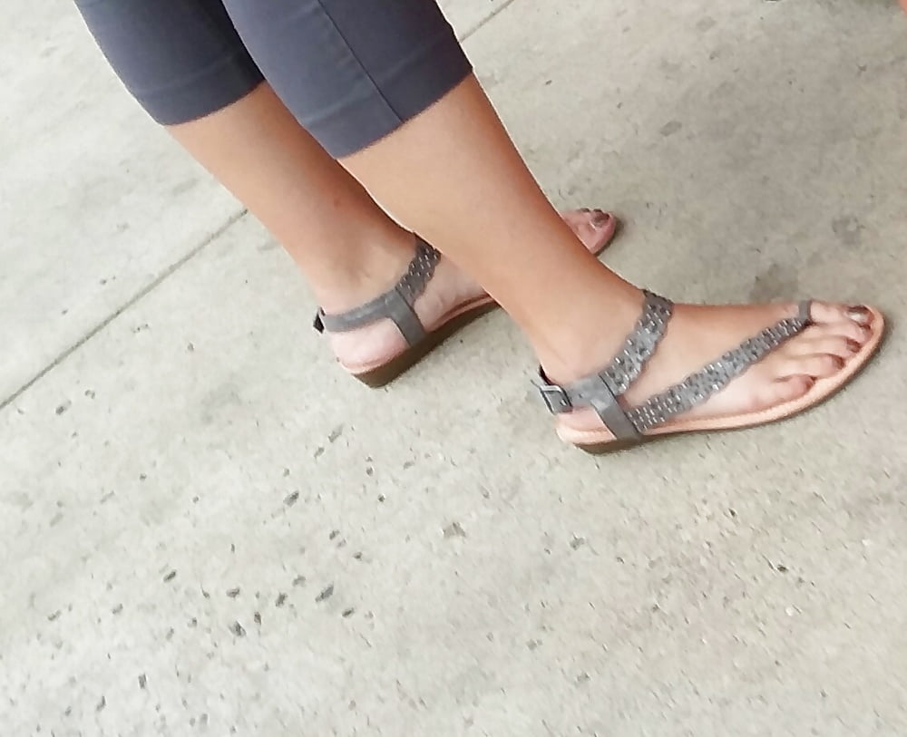 Candid feet porn pictures