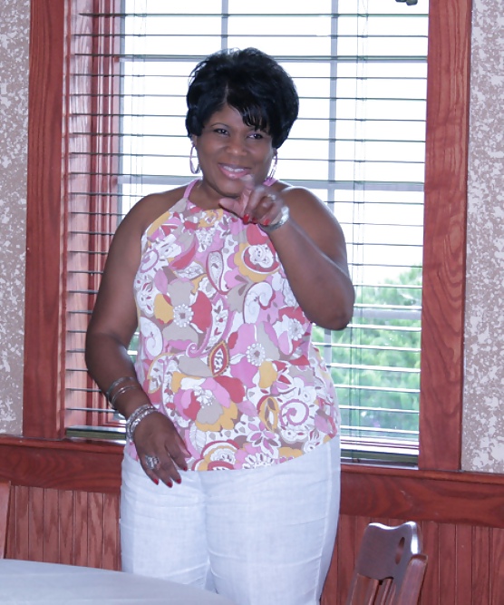 Sexy Ebony Housewives porn pictures