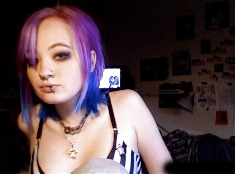 Very Hot Emo Cam Babe porn pictures