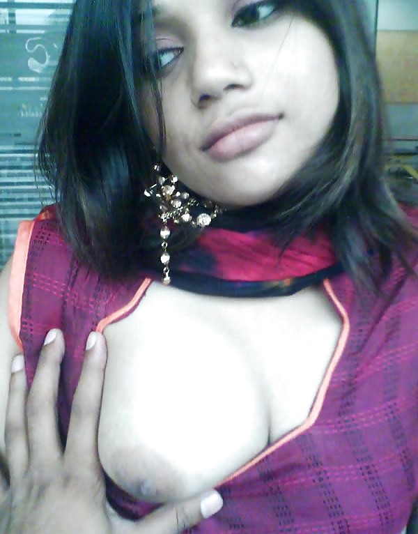 Cute indian teen flashing boobs porn pictures