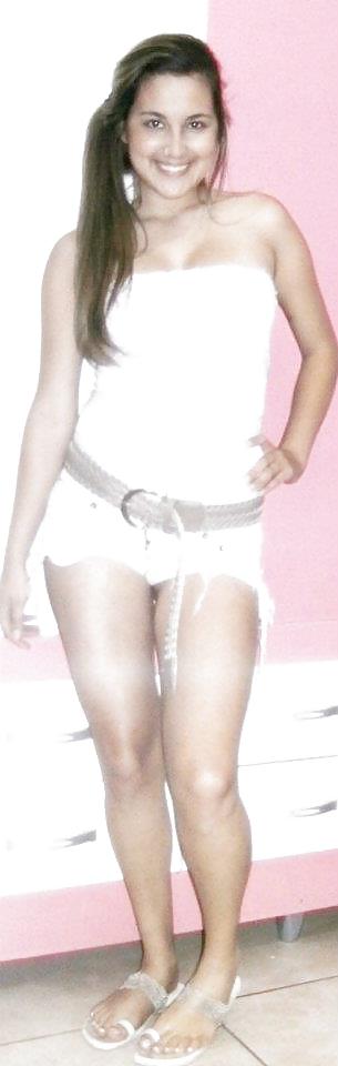 JULIA CAVALHEIRO MOREIRA porn pictures