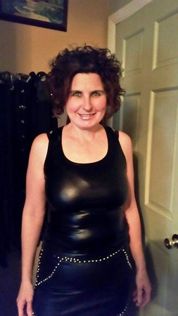 HOT SEXY IN LEATHER MILF