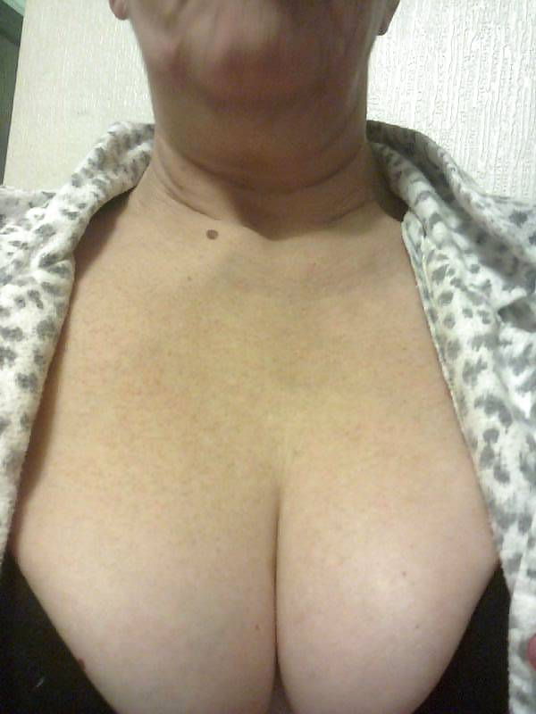 Amateur Milf porn pictures