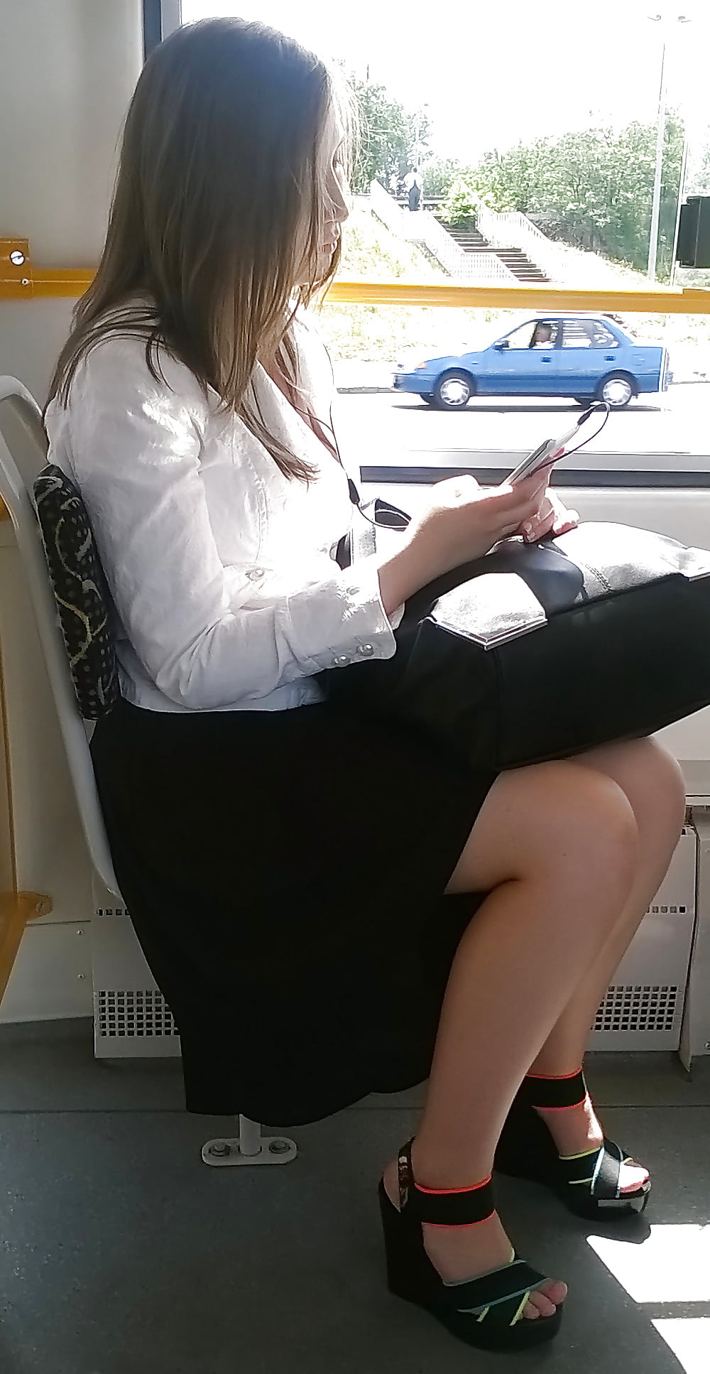 Candid young slut : public transport II porn pictures