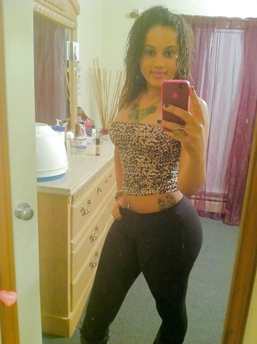 Thick Latinas porn pictures