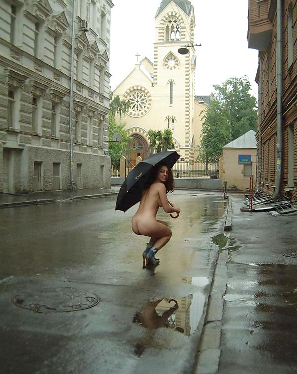 Nude Jewish Girl Walking In Streets porn pictures