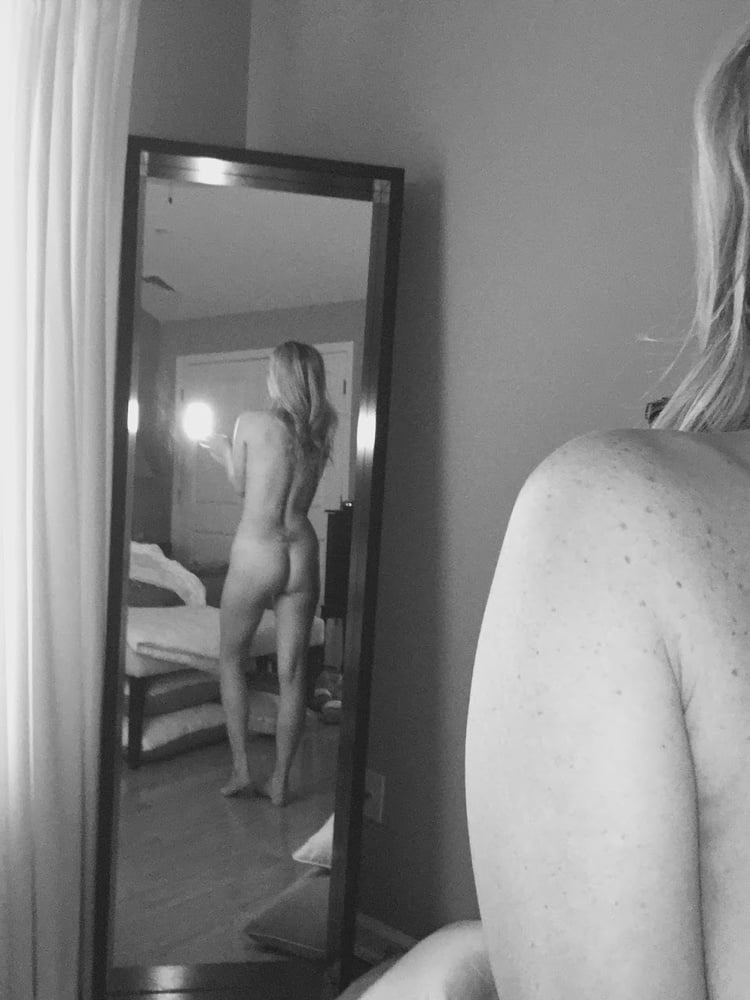 Amy's Sexy Body Exposed - 38 Photos 