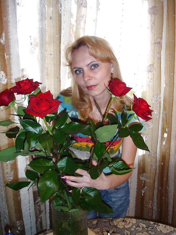 Russian Milf Victoria porn pictures