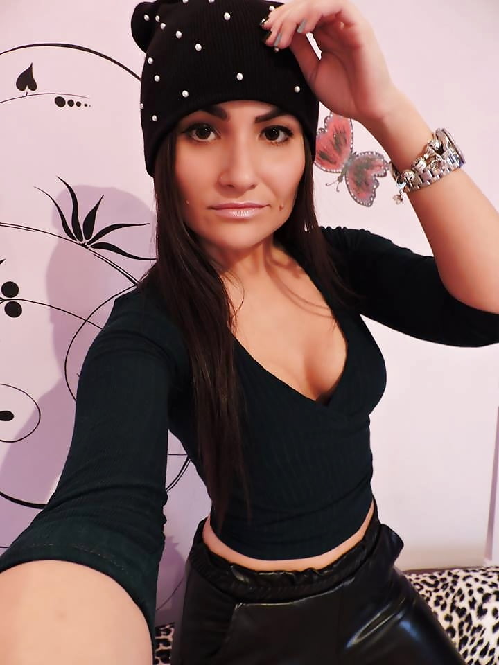 Romanian Teen Slut Larisa M 3 porn pictures