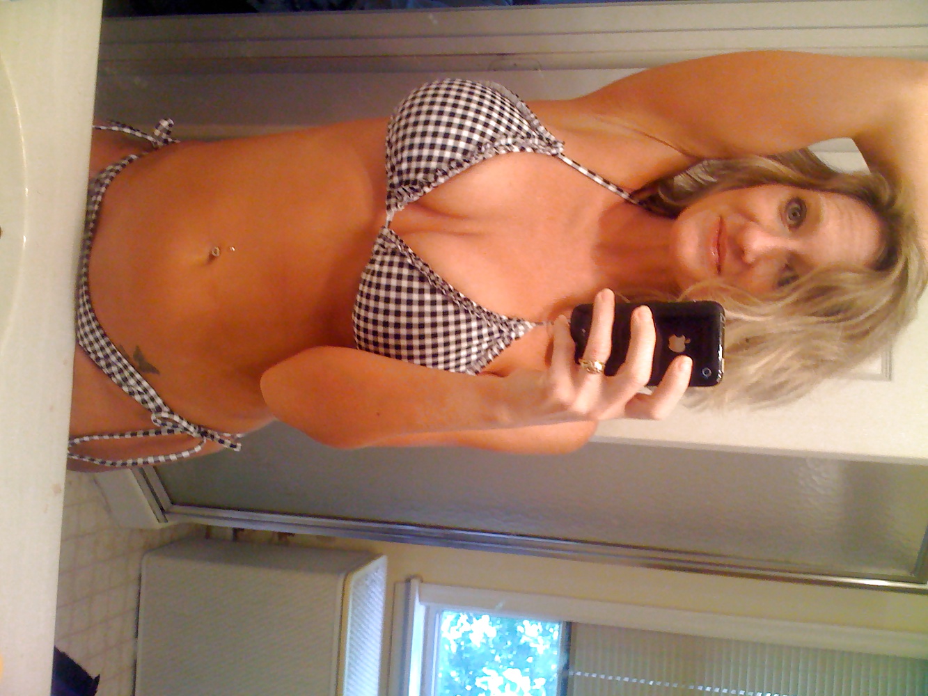 Bikini Milf porn pictures