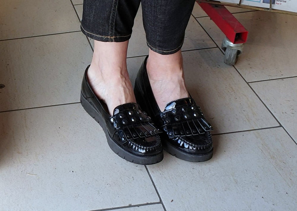 Candid feet photo #324255520