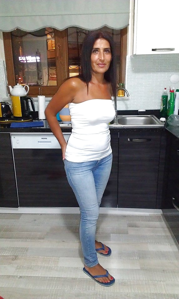 Turkish Milf Serpil porn pictures