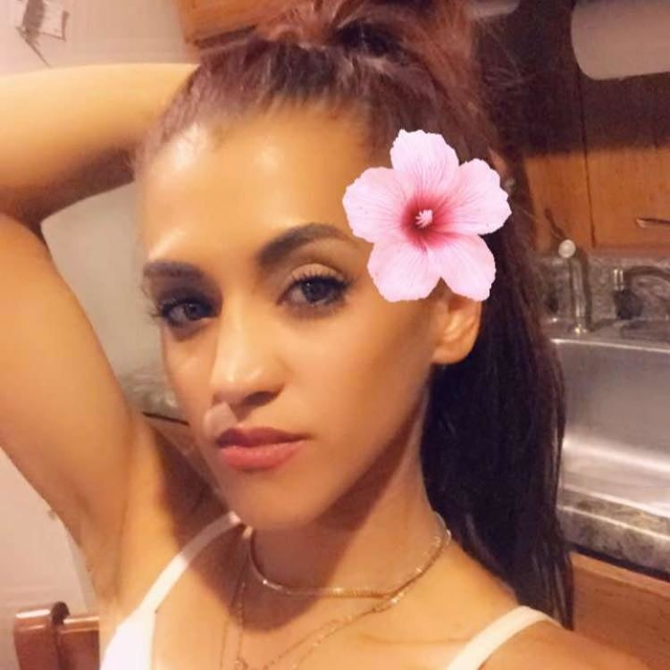 Single Mom Alexis' Sexy Body Exposed - 9 Photos 