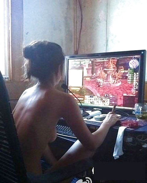Sexy Gamer Girls porn pictures