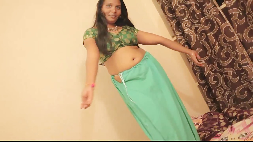 saree aunty bra show porn pictures