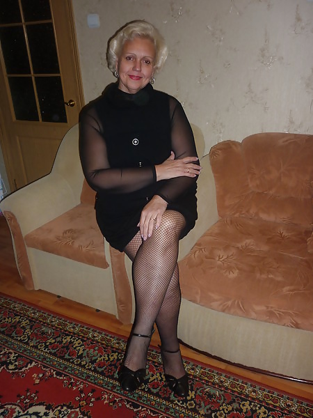 Russian mature woman, legs in stockings! Amateur! porn pictures