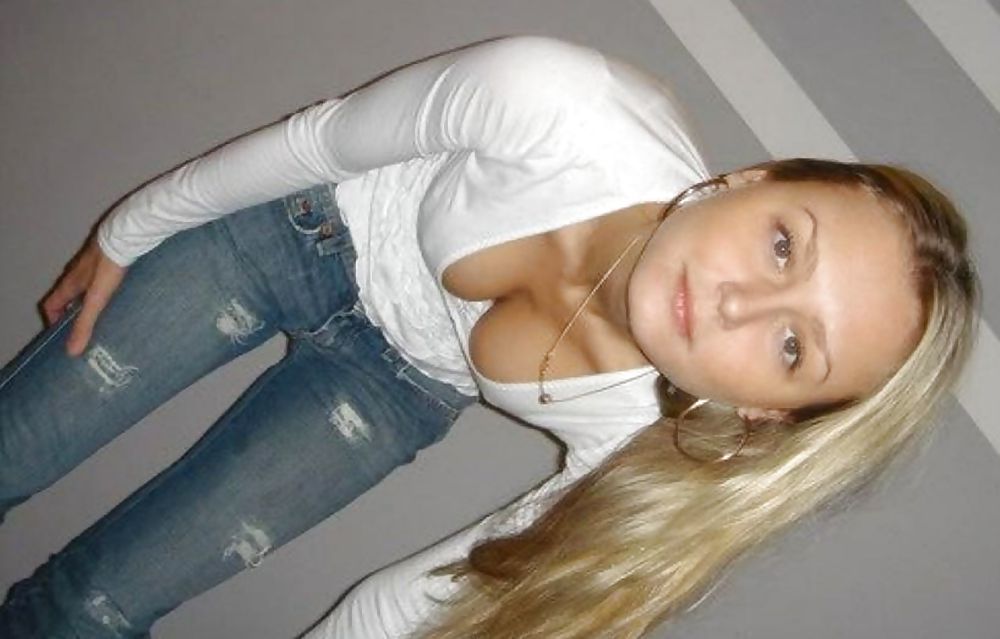 Downblouse porn pictures